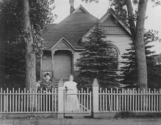 Leach House 1904 Facade with Merle and Thelma Phillips